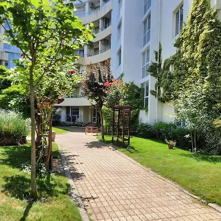 Beutiful Ground Floor Apartment Close To Beach Lejlighed *