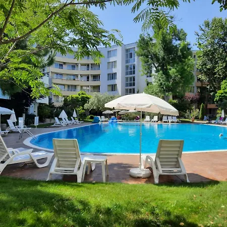 Beutiful Ground Floor Apartment Close To Beach דירה